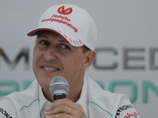 Schumachera opäť operovali, lekári sú opatrne pozitívni