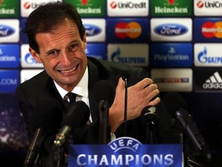 Massimiliano Allegri nie je v ľahkej situácii na lavičke AC Miláno.