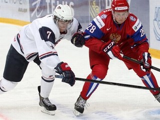Mladí Rusi otočili štvrťfinále s USA, Fíni vyradili Čechov