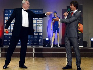 Peter Sagan a vľavo operný spevák Miroslav Dvorský.