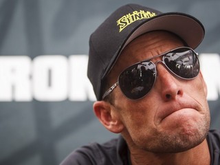 Armstrong chce zabrániť arbitráži o vrátenie bonusov