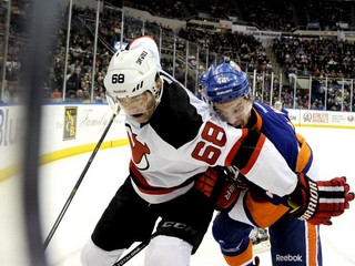 Jágr sa bodovo dotiahol na siedmeho Lemieuxa