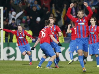 Hráči Viktorie Plzeň oslavujú víťazstvo nad CSKA Moskva v Lige majstrov.