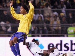 Ronaldinho si s Hološkom nezahrá
