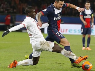 Ezequiel Lavezzi v modrom drese PSG sa presadil aj na ihrisku Ajaccioa.