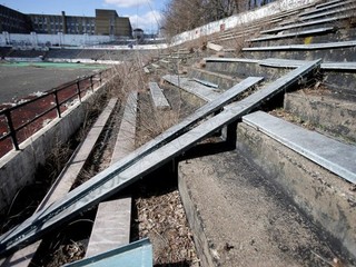 Výtržníci zdemolovali v Brazílii nový štadión pre MS