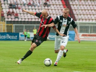 Peter Sládek (vpravo)