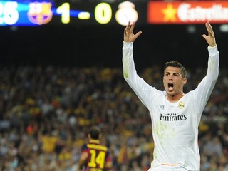 Cristiano Ronaldo sa hnevá na rozhodcu.