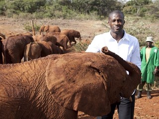 Yaya Touré na návšteve parku v Keni.