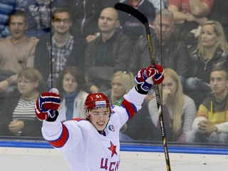Takto sa hokejista CSKA Moskva Igor Fefelov tešil z gólu v  zápase Slovan Bratislava - CSKA Moskva.