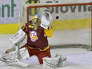 Trenčínu ani Ján Lašák k bodom nepomáha. S Banskou Bystricou dostal päť gólov.