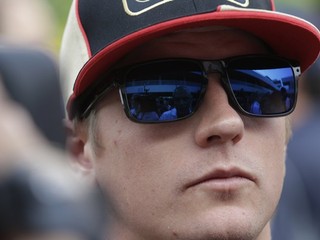 Fín Räikkönen ide po peniazoch dosť tvrdo.