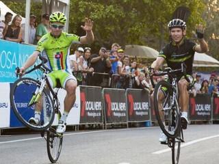 Sagan sa opäť ukázal ako šoumen a zabávač divákov, po pretekoch predviedli s McEwenom obľúbenú jazdu na zadnom kolese so zdvihnutou ľavou rukou.