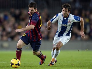 Lionel Messi (vľavo).