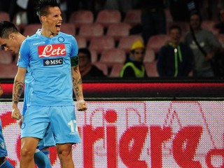 Marek Hamšík je v Neapole kapitánom a dáva veľa gólov. Napriek tomu v Lige majstrov nehral.