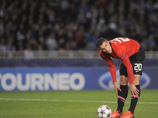 Futbalista Manchesteru United Robin van Persie si zahrá proti bývalým spoluhráčom z Arsenalu.