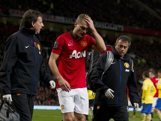Stopér Man United Vidič skončil so zranením hlavy v nemocnici