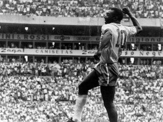 Kráľ futbalu je prítomný aj na sociálnych sieťach.