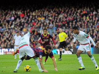 Cesc Fábregas premenil druhý pokutový kop v zápase.
