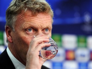 Tréner David Moyes zrejme potreboval v Nemecku poriadny dúšok vody.