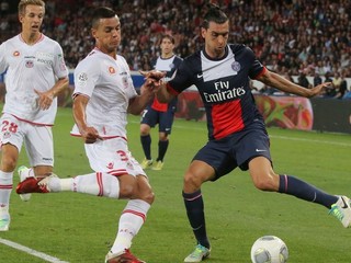Zdá sa, že Javier Pastore (vpravo) si berie od Zlatana Ibrahimoviča vzor, aj čo sa týka účesu.