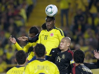 Duvan Zapata (v strede).