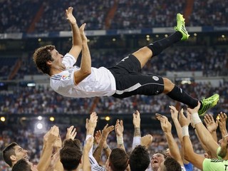 Raúl Gonzales Blanco. V Madride ho majú radi. V súčasnosti je kapitánom katarského klubu Al Sadd.