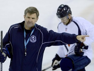 Prísny tréner Rostislav Čada pozná recept na prehry - viac práce v príprave, v zápasoch.