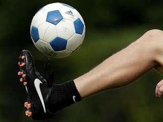 Brankár ponúkol súperovi gól, ten šancu s prehľadom zahodil
