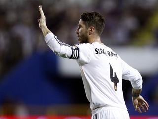 Sergio Ramos oslavuje gól.