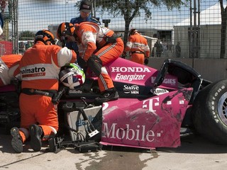 Franchitti má po havárii otras mozgu a zlomené dva stavce