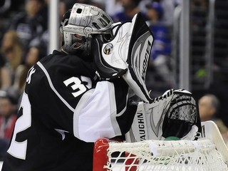 Jonathan Quick tomu sám nemohol uveriť, povedali po kurióznom góle v jeho sieti góle americkí komentátori.