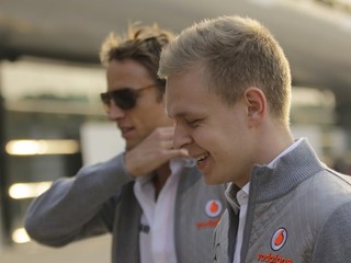 Jazdci McLarenu Jenson Button a Kevin Magnussen.