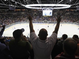 Od 22. októbra sa budú vstupenky opäť predávať na predajných miestach Ticketportal a cez internet aj na www.hcslovan.sk.