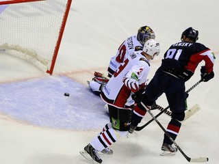 Omsk pred rokom prehral v Bratislave 2:4. Archívna snímka.