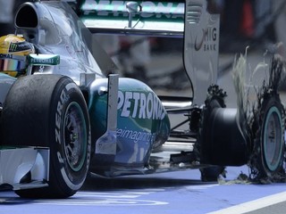 Hamilton kritizuje gumy: Nechcem riskovať život