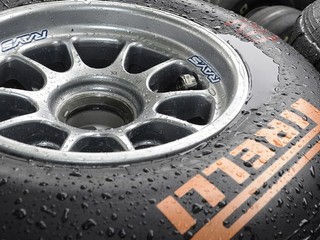 Pirelli spevní zadné pneumatiky kevlarom