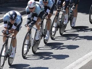 Tony Martin (druhý zľava).