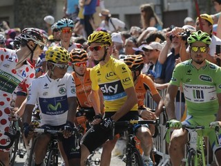 Peter Sagan (vpravo) na štarte 9. etapy v nedeľu.