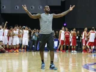 Lebron James vo filipínskom meste Pasay.