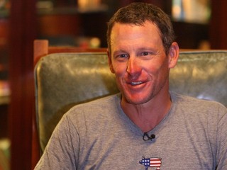 Lance Armstrong žiada o stiahnutie vládnej žaloby