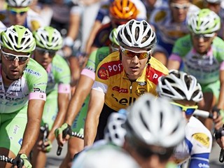 Wilco Kelderman (v žltom tričku)