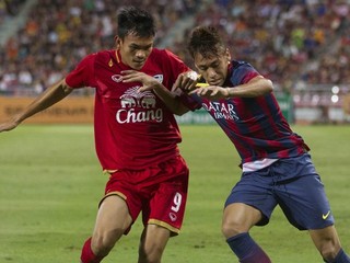 Neymar (vpravo) otvoril skóre gólom v 11. minúte.