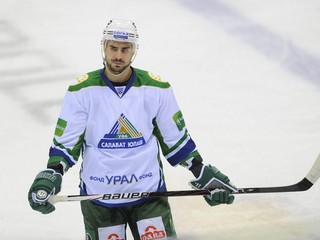 Hráč Salavat Julajev Ufa Ivan Baranka v zápase 5. ročníka KHL v decembri 2012 v Bratislave.