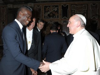 Pápež sa v súkromí rozprával len s Balotellim