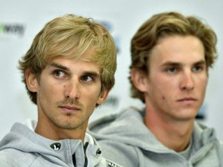 Zľava pretekári Peter Velits a Martin Velits.