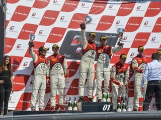 Na Slovakia Ringu smola Rosinu, po kolízii nedokončil preteky