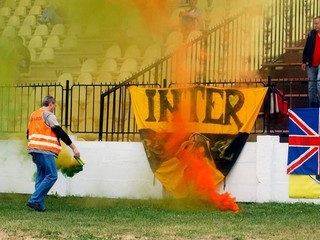 Útočníci s mačetou dostali doživotný zákaz chodiť na Inter