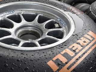 F1: Nejde o rýchlosť, ale o udržanie pneumatík pri živote