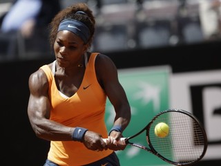Serena hladko porazila aj Azarenkovú